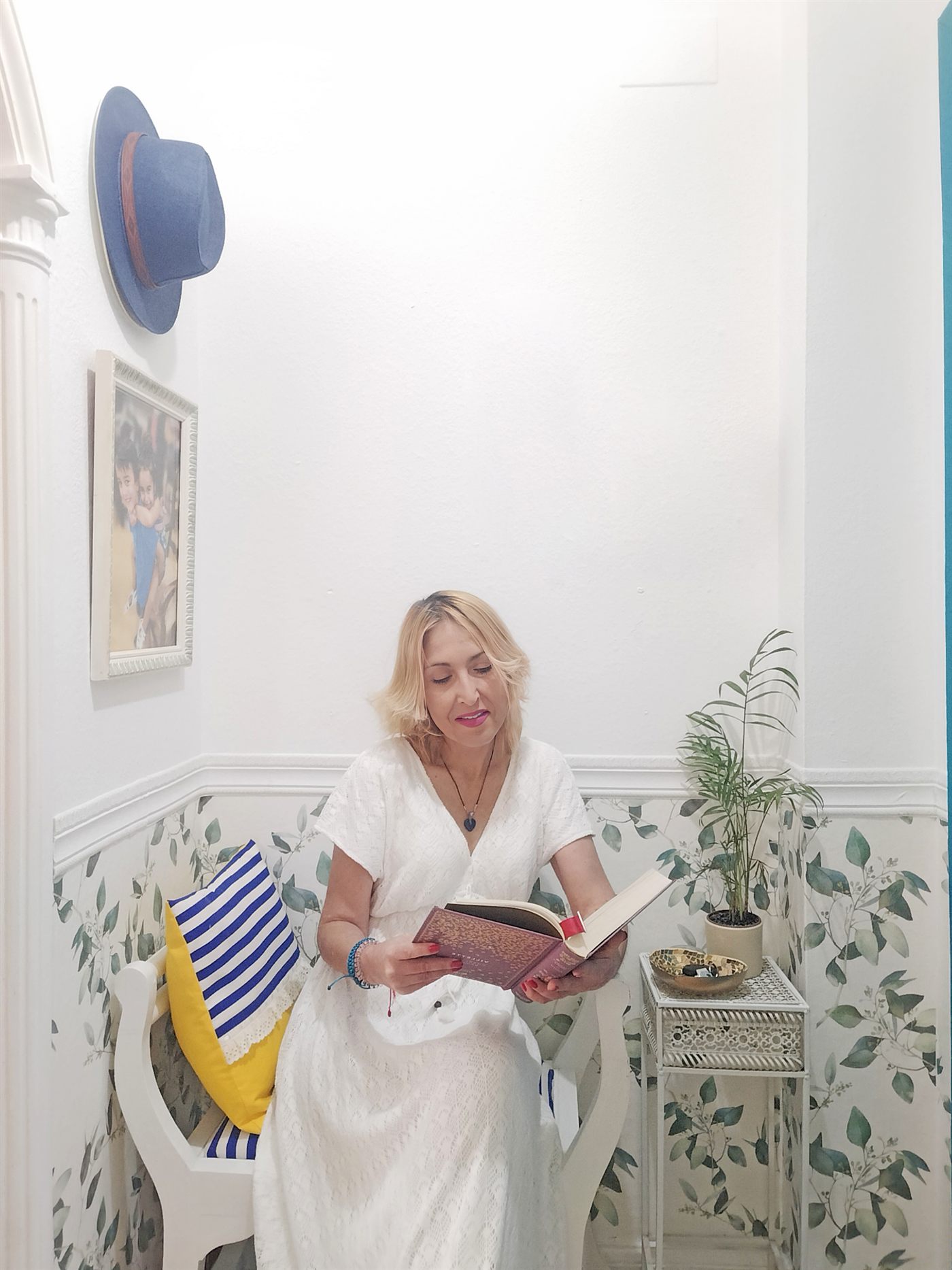 Carmen Leo leyendo